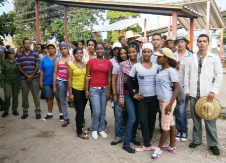 Jóvenes amancieros por los caminos de la historia