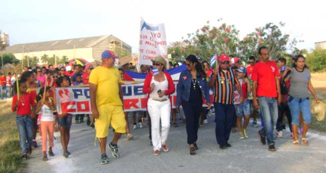 Desfile en Guayabal. Foto: Danay Naranjo Viñales.