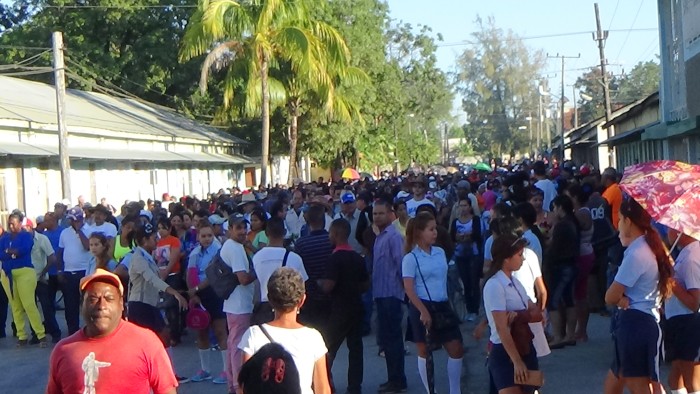Concentración del pueblo amanciero en Avenida Primera. Foto: Edilberto Revolta Falls