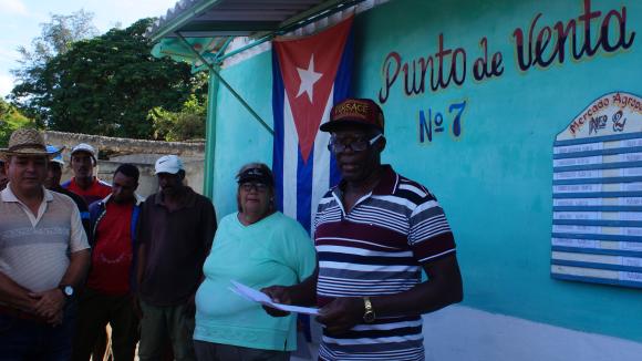 Entregado a la población punto de venta de viandas en la comunidad de La Estrella. Foto: Bárbara Borrás Aguilar Entregado a la población punto de venta de viandas en la comunidad de La Estrella. Foto: Bárbara Borrás Aguilar