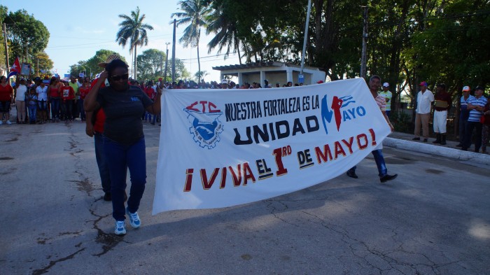 Desfile por el Día Internacional de los trabajadores en Amancio. Foto: Bárbara Borrás.