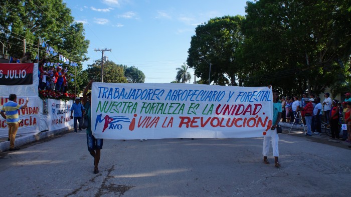 Desfile por el Día Internacional de los trabajadores en Amancio. Foto: Bárbara Borrás.
