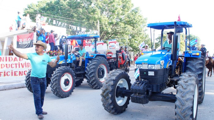 Desfile por el Día Internacional de los trabajadores en Amancio. Foto: Bárbara Borrás.