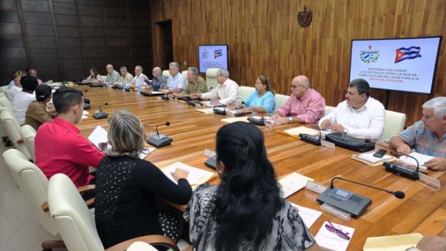 Sesión de trabajo de la Comisión que redactará el Anteproyecto de Constitución. Foto: Estudios Revolución