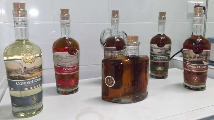 Producciones de la fábrica de ron Sevilla para la exportación. Foto: Rafael Aparicio Coello.