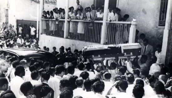 El pueblo reverenció al joven revolucionario asesinado en las calles santiagueras. Foto: Tomada de Internet El pueblo reverenció al joven revolucionario asesinado en las calles santiagueras. Foto: Tomada de Internet