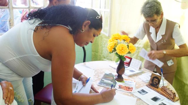 Oportunidades en el stand del Banco de Crédito y Comercio. Foto: Bárbara Borrás Aguilar Oportunidades en el stand del Banco de Crédito y Comercio. Foto: Bárbara Borrás Aguilar