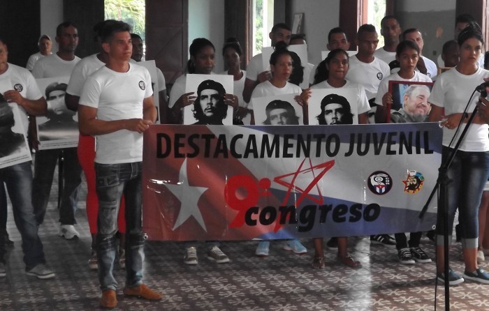 Abanderado el Destacamento  Juvenil Noveno Congreso de los CDR en el municipio de Amancio. Foto: Danay Naranjo Viñales