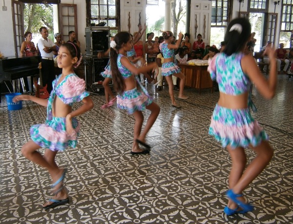 Anisley López, instructora de arte en Amancio
