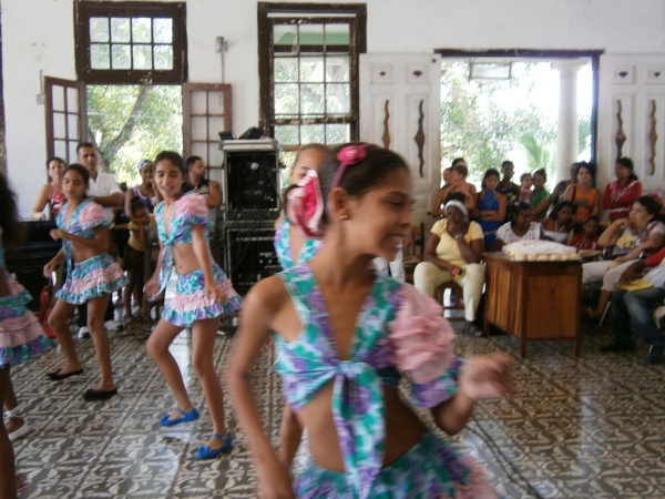 Anisley López, instructora de arte en Amancio
