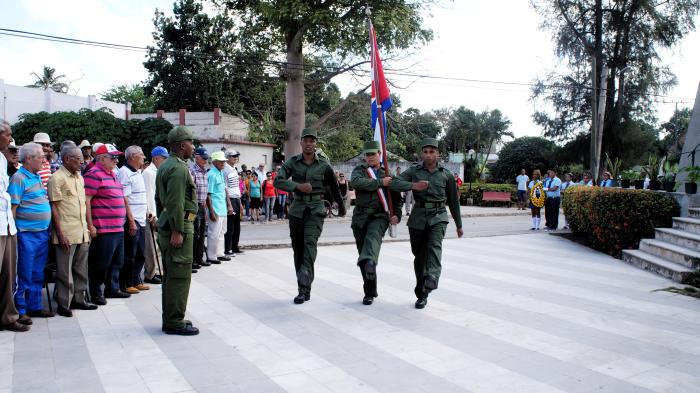 57 amancieros reciben medalla 60 aniversario del Granma y las FAR. Foto: Bárbara Borrás Aguilar