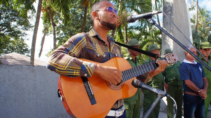 57 amancieros reciben medalla 60 aniversario del Granma y las FAR. Foto: Bárbara Borrás Aguilar