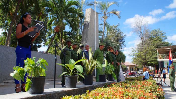 57 amancieros reciben medalla 60 aniversario del Granma y las FAR. Foto: Bárbara Borrás Aguilar