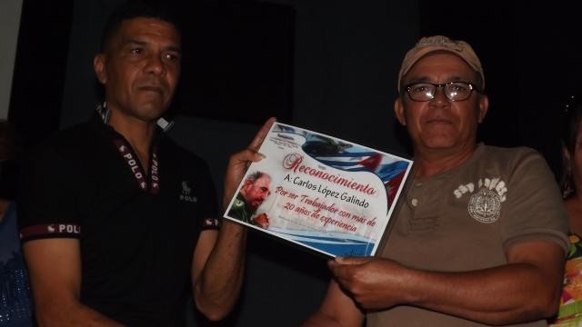 Reconocen trabajadores en aniversario de la constitución del INDER. Foto: Rafael Aparicio Coello.