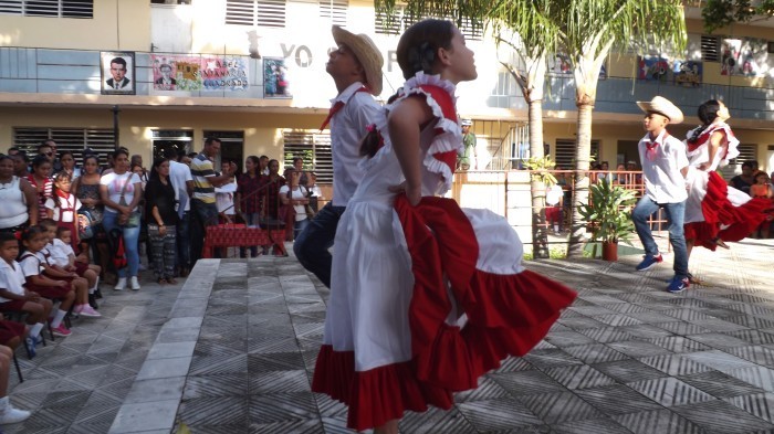 Fiesta por la arrancada del curso escolar en Amancio. Foto: NIria Isabel Cardoso Estrada