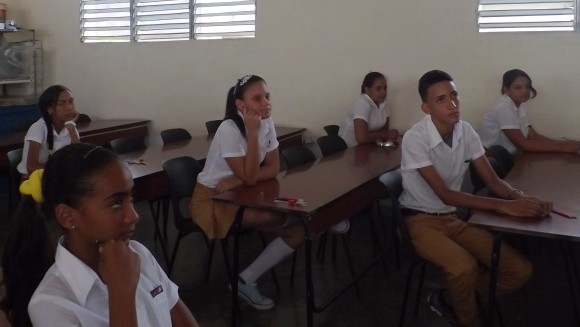 Estudiantes amancieros en proceso de otorgamiento de carreras. Foto: Niria Isabel Cardoso Estrada.