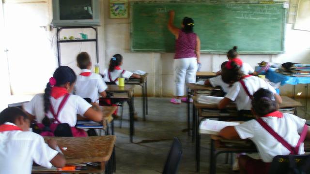 Celebran en Amancio día del docente. Foto: Niria Isabel Cardoso Estrada.