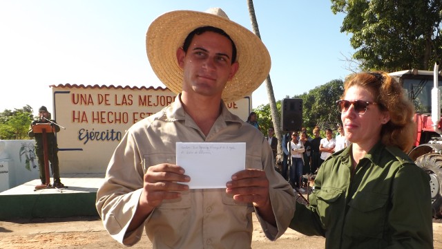 Abanderada fuerza del Ejt para venidera zafra azucarera. Foto: Rafael Aparicio Coello.