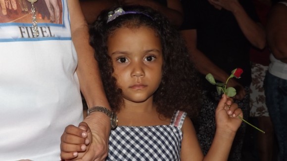 Rosas rojas para el gigante. Foto: Rafael Aparicio Coello.