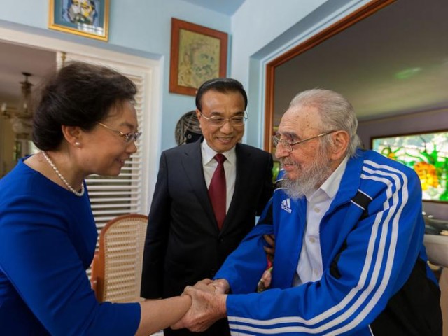 Fraternal encuentro entre el Primer Ministro de la República Popular China y el compañero Fidel. Foto: Alex Castro.
