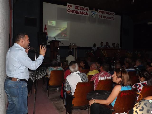 Delegados a la asamblea municipal del Poder Popular en Amancio se pronuncian en contra del bloqueo a Cuba. Foto: Rafael Aparicio Coello.