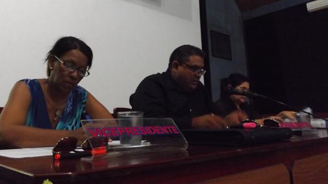 Delegados a la asamblea municipal del Poder Popular en Amancio se pronuncian en contra del bloqueo a Cuba. Foto: Rafael Aparicio Coello.