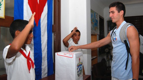 Jóvenes amancieros, presentes