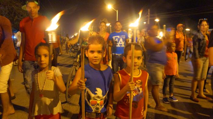 Desfile de las antorchas en Amancio. Foto: Bárbara Borrás Aguilar.