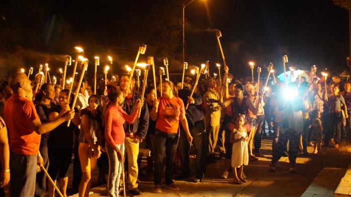 Desfile de las antorchas en Amancio. Foto: Bárbara Borrás Aguilar.