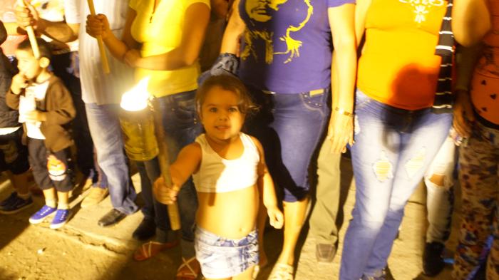 Desfile de las antorchas en Amancio. Foto: Bárbara Borrás Aguilar.