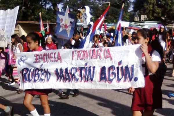 Desfile martiano en Amancio
