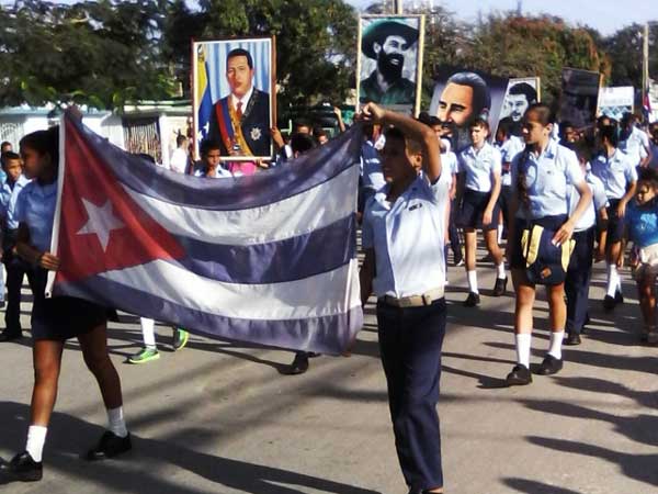 Desfile martiano en Amancio