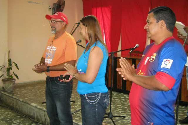 Despiden delegados al Séptimo Congreso del PCC en Amancio. Foto: Rafael Aparicio Coello.
