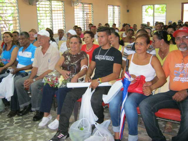 Despiden delegados al Séptimo Congreso del PCC en Amancio. Foto: Rafael Aparicio Coello