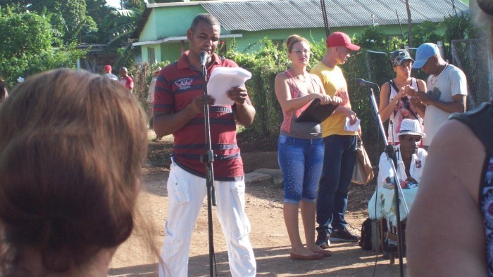 Yordanis Valdivia León, Delegado de la circunscripción 45 presentó el informe del cumplimiento de los objetivos del Trabajo Comunitario Integrado. Foto: Danay Naranjo Viñales 