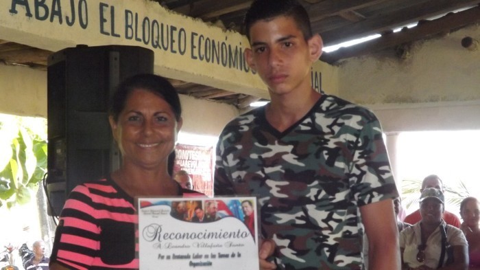 Reconocimiento a joven cederista