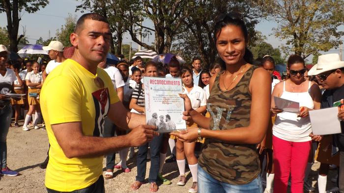 Acto Municipal por aniversarios de la Organización de Pioneros José Martí y la Unión de Jóvenes Comunistas en Amancio. Foto: Rafael Aparicio Coello.