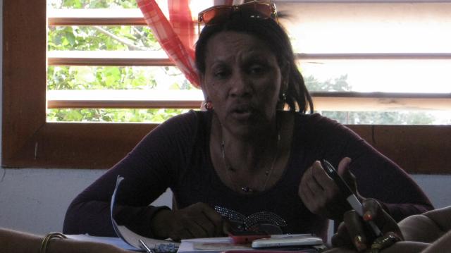 Ana Iris Ponciano Peña, vicepresidenta de la Asamblea Municipal del Poder Popular en Amancio, condujo el encuentro con los medios locales de prensa. Foto: Rafael Aparicio Coello.